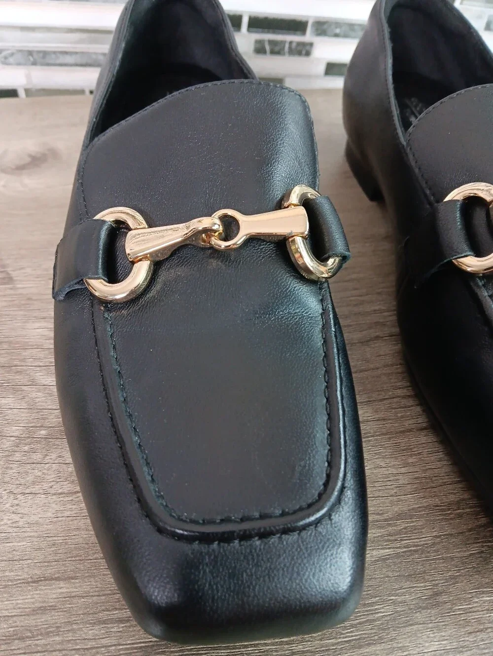 Rockport Womens 8.5M Black Leather Slip On Gold Tone Buckle POLLY